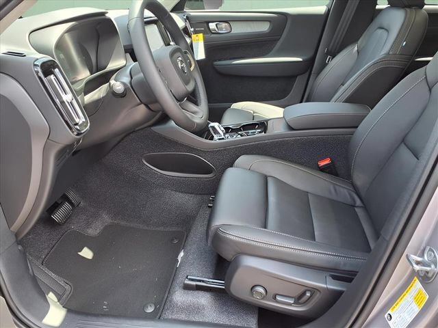 New 2026 Volvo XC40 B4 Plus w/ Protection Package Premier FWD image 11