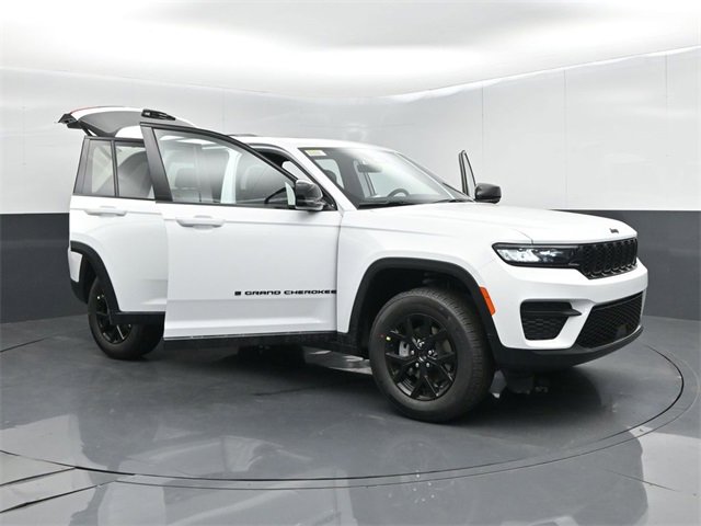 New 2025 Jeep Grand Cherokee Altitude image 54