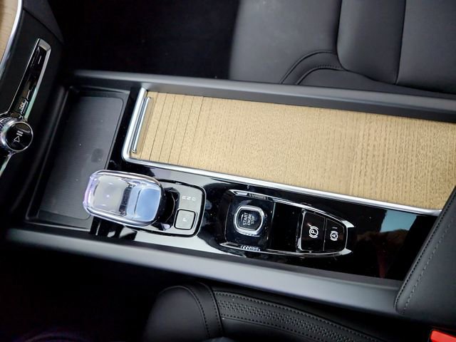 New 2026 Volvo XC60 B5 Plus w/ Protection Package Premier AWD/4WD image 26