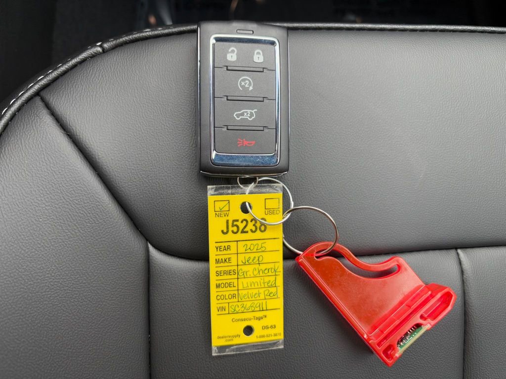 New 2025 Jeep Grand Cherokee Limited w/ Black Appearance Package AWD/4WD image 24