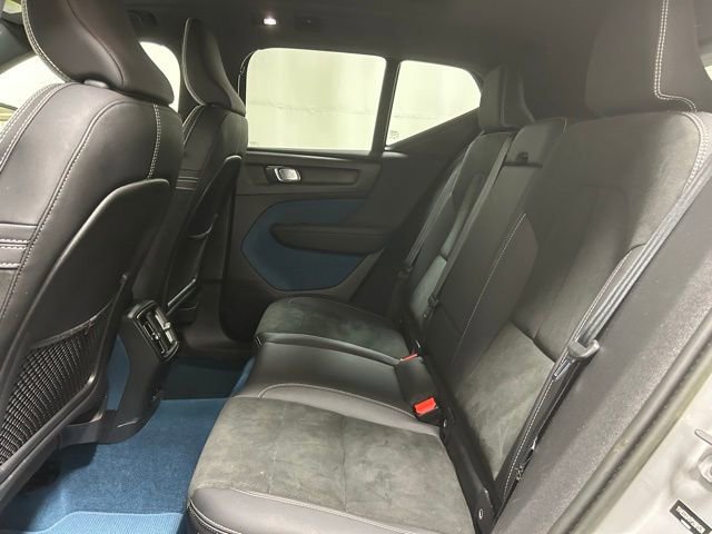 Used 2023 Volvo XC40 Recharge Ultimate image 12