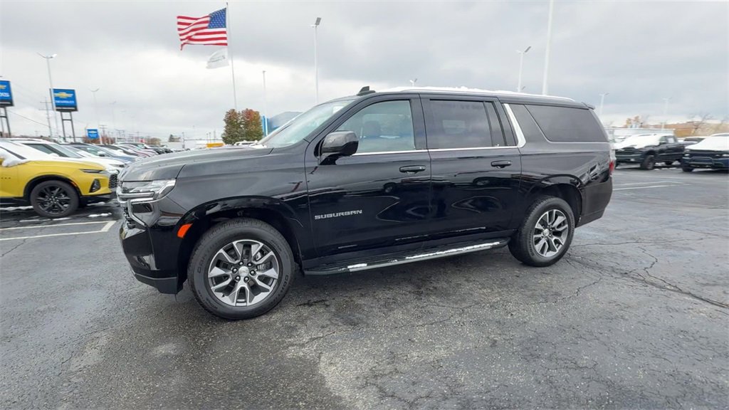Used 2023 Chevrolet Suburban LS w/ Driver Alert Package image 4