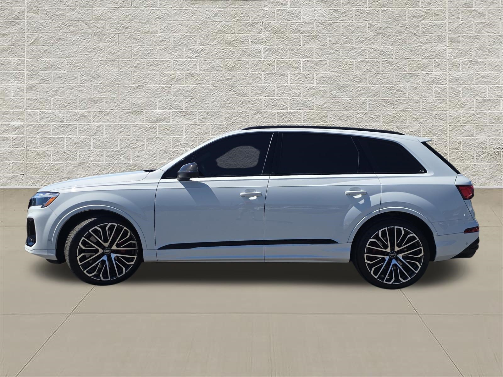 Used 2025 Audi SQ7 Prestige AWD/4WD image 4