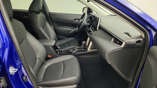 Used 2025 Toyota Corolla Cross XLE w/ Convenience Package FWD image 24
