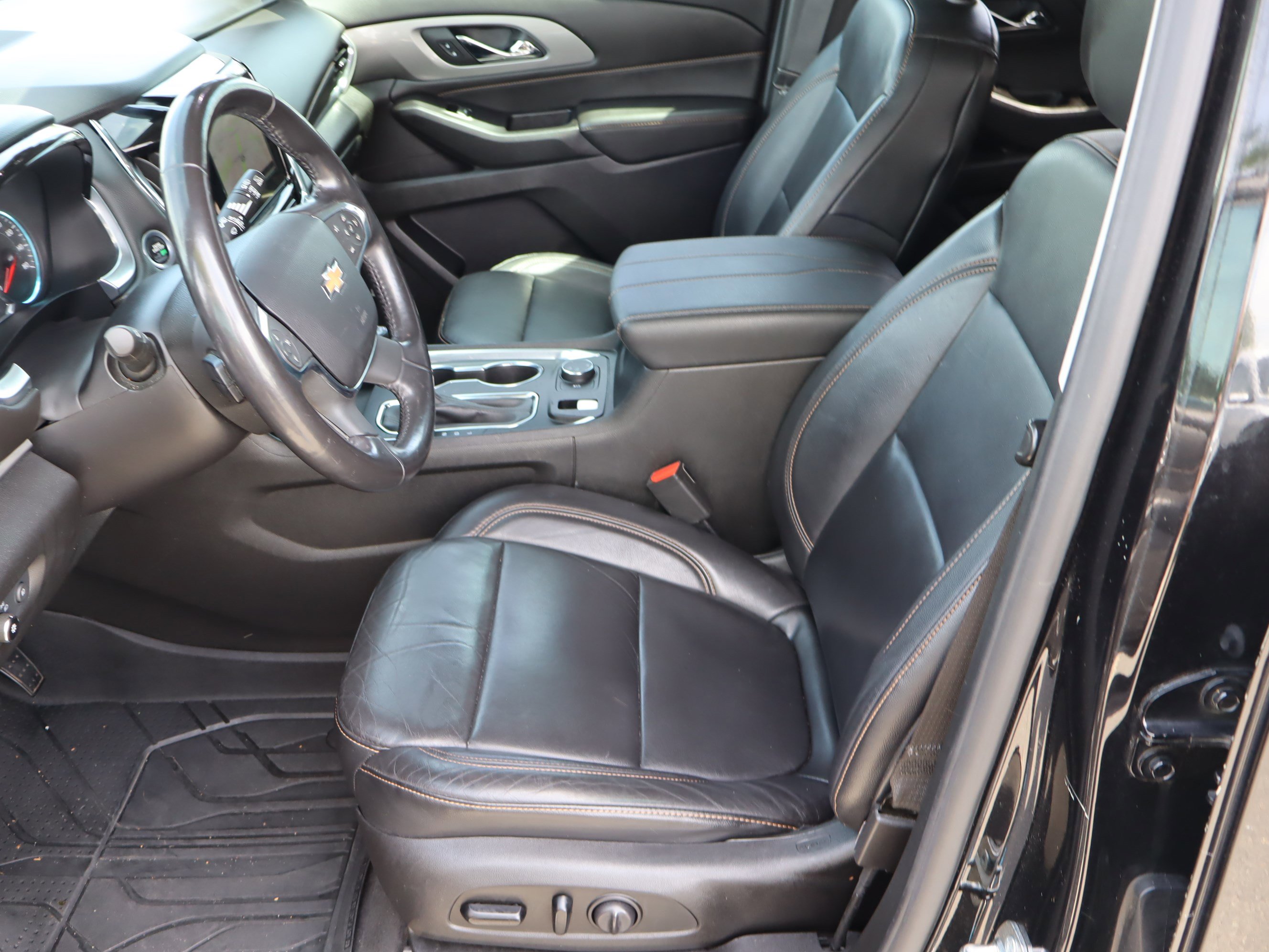 Used 2019 Chevrolet Traverse RS w/ LPO, Floor Liner Package AWD/4WD image 16