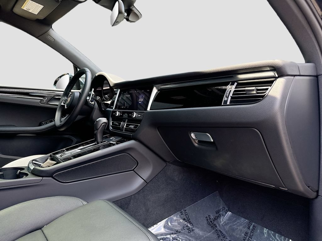 Certified 2025 Porsche Macan S AWD/4WD image 31