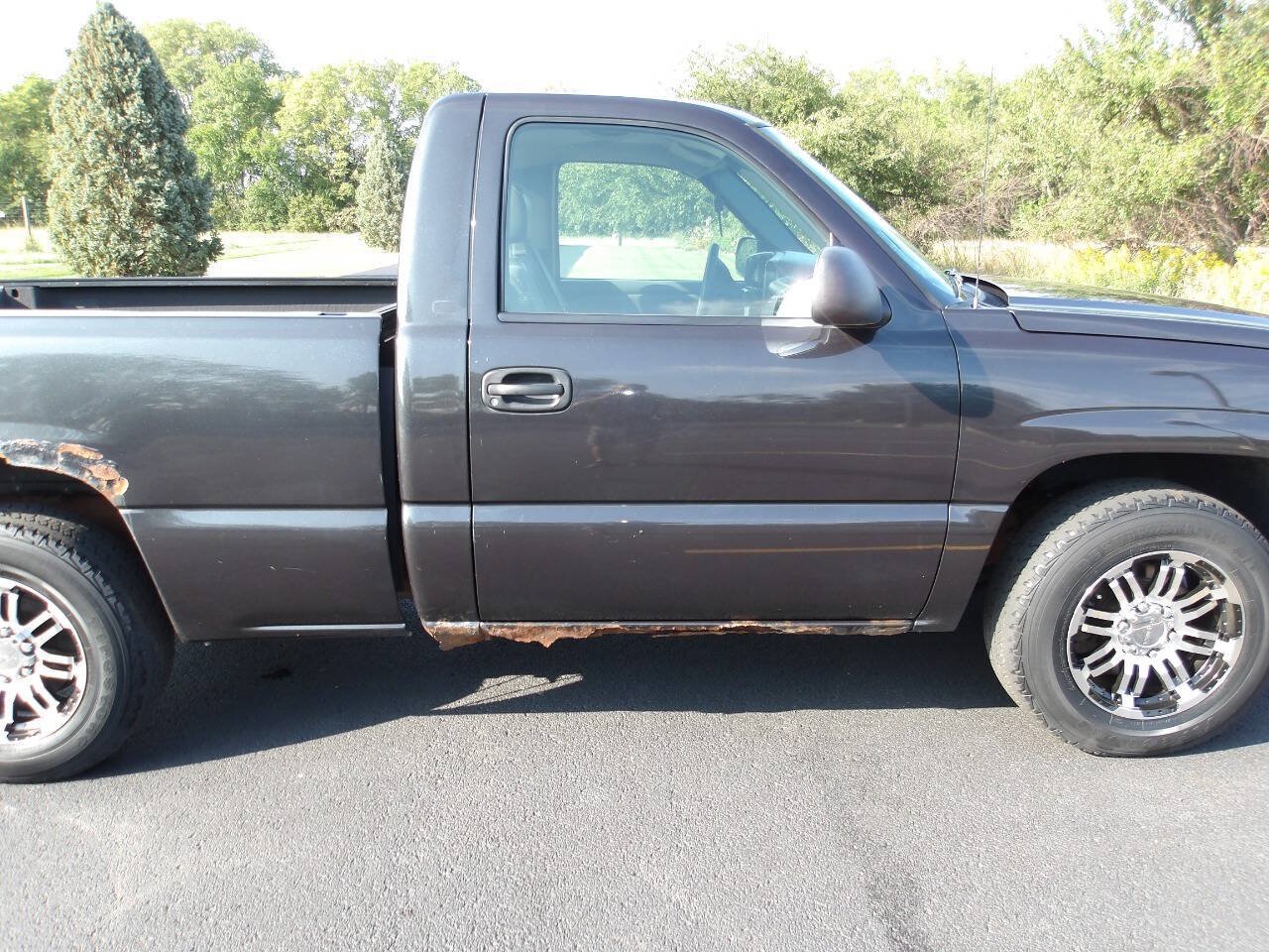 Used 2005 Chevrolet Silverado 1500 W/T RWD image 27