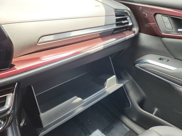 Used 2025 Chevrolet Traverse RS AWD/4WD image 48