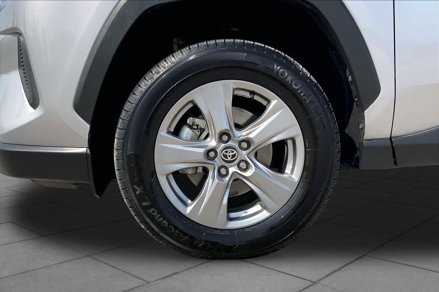 Used 2024 Toyota RAV4 XLE AWD/4WD image 20