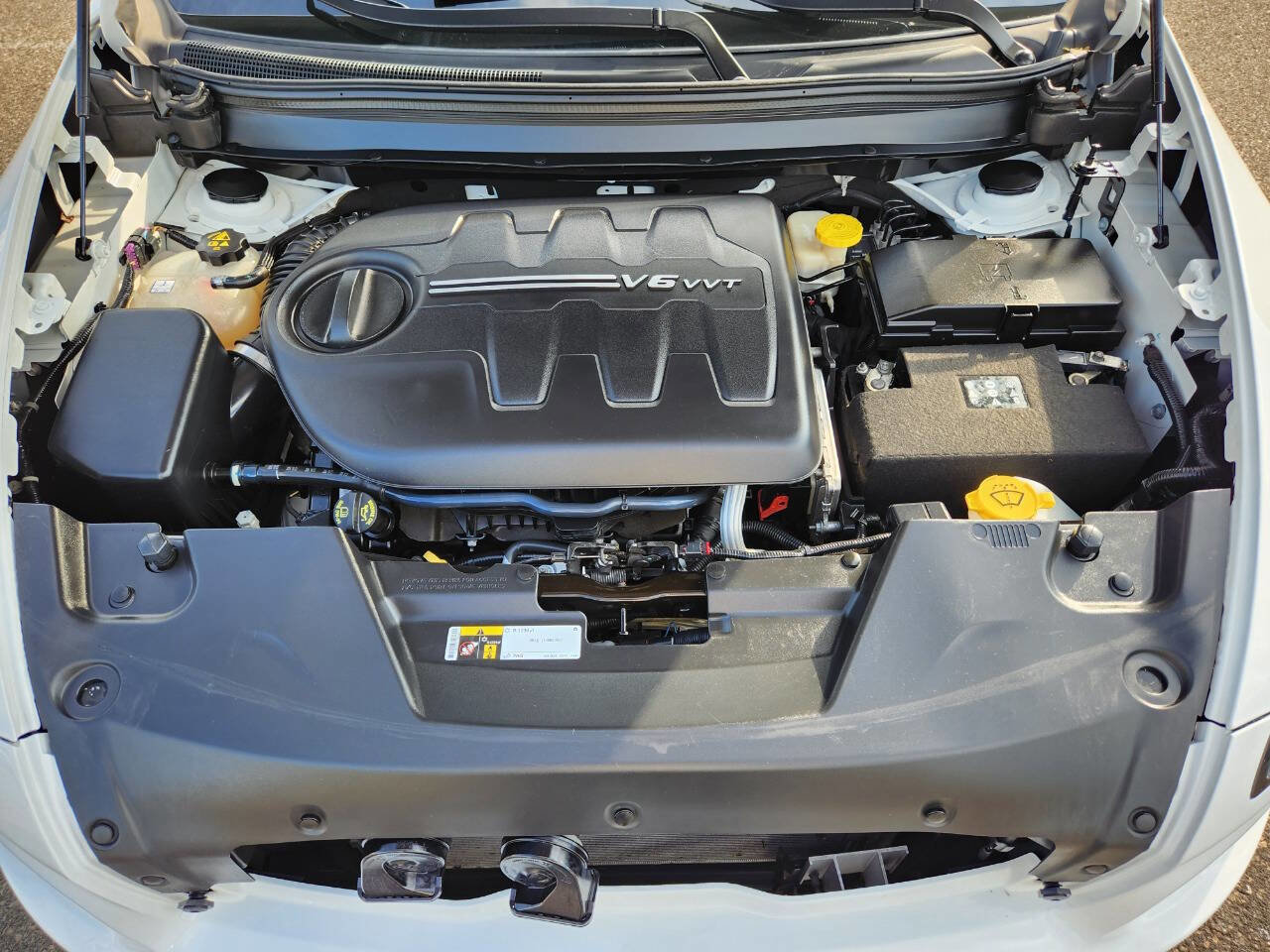 Used 2017 Jeep Cherokee Overland w/ Technology Group image 28