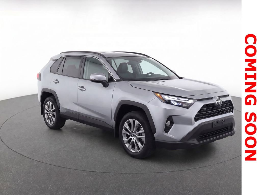 Used 2022 Toyota RAV4 XLE Premium image 3