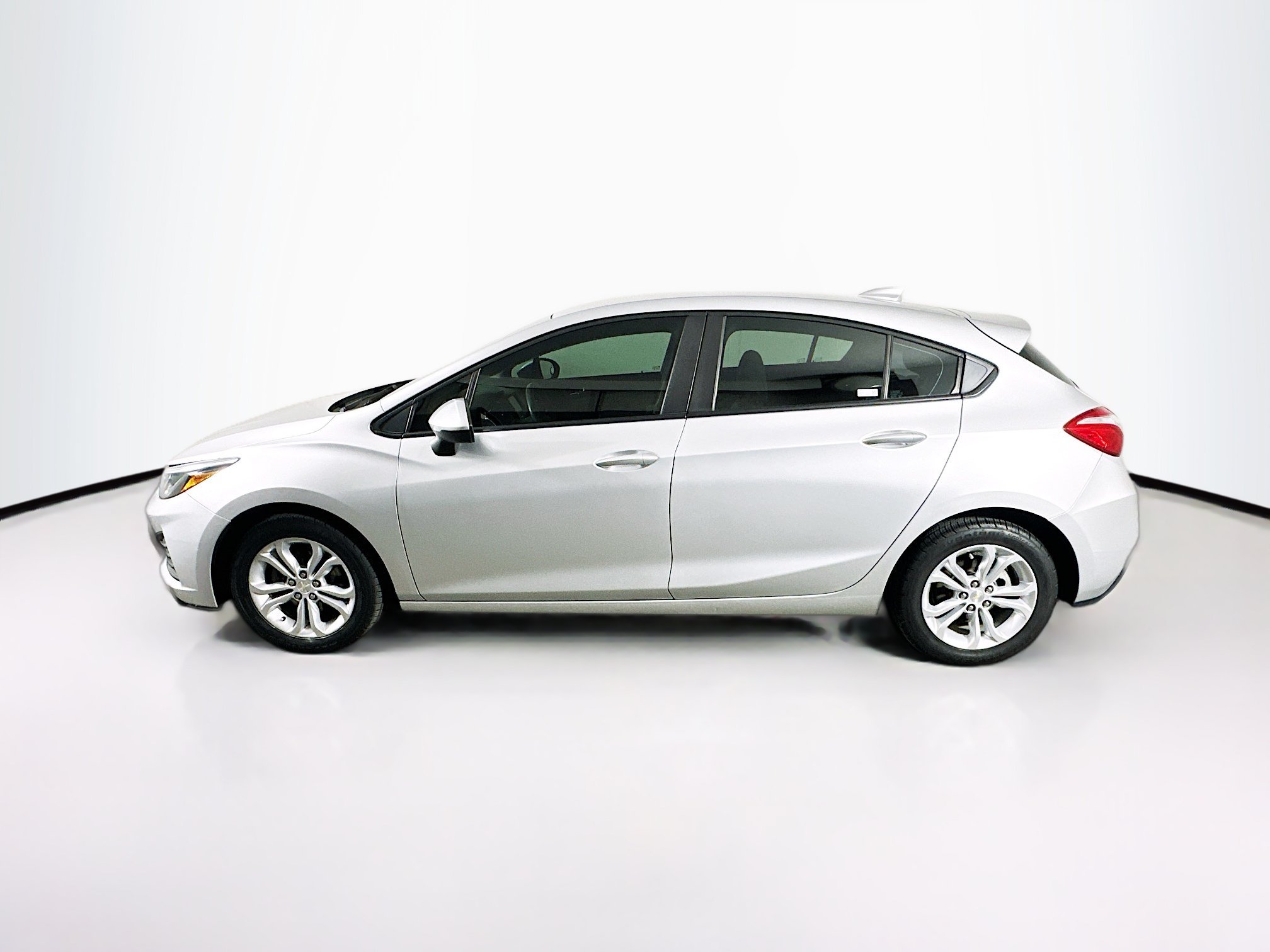 Used 2019 Chevrolet Cruze LT FWD image 4