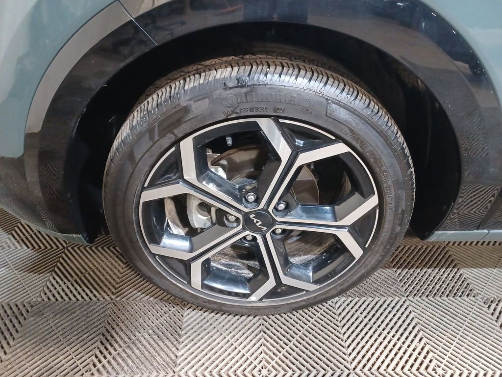Used 2024 Kia Niro EX Touring image 19