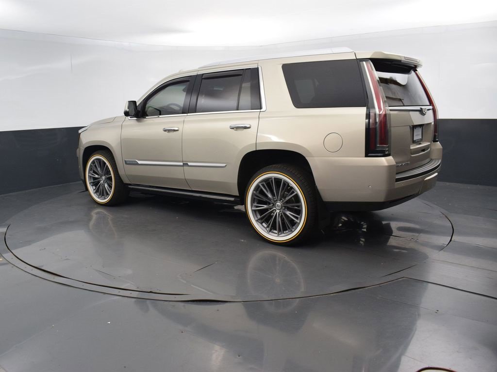 Used 2017 Cadillac Escalade Platinum image 4