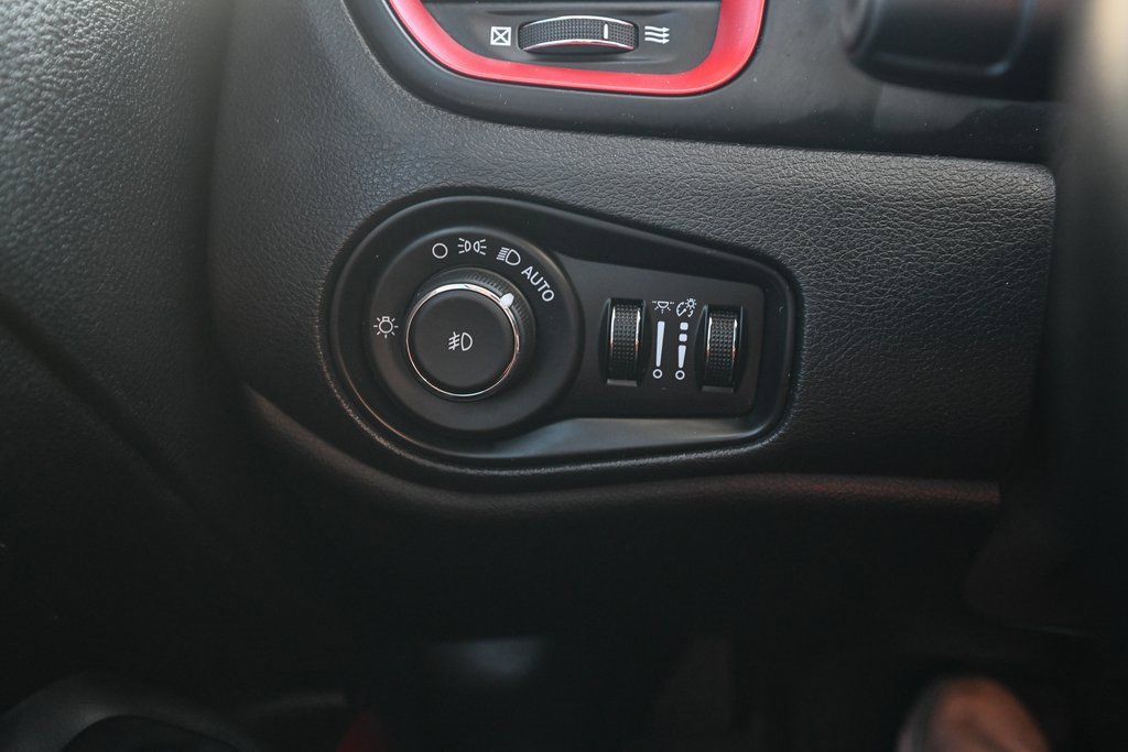 Used 2015 Jeep Renegade Trailhawk image 37