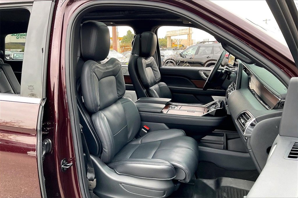 Used 2023 Lincoln Navigator Reserve image 7
