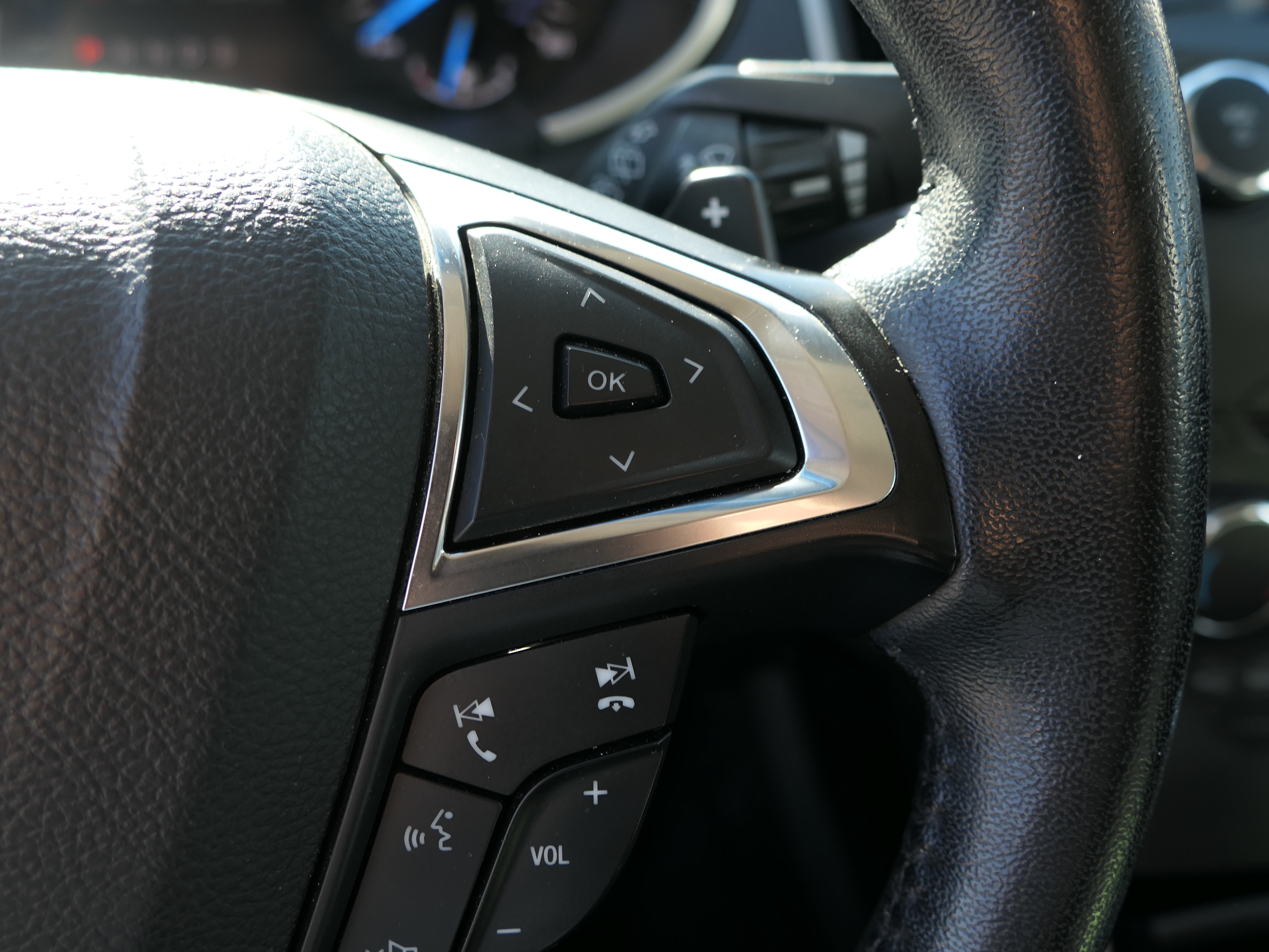 Used 2018 Ford Edge SEL FWD image 16