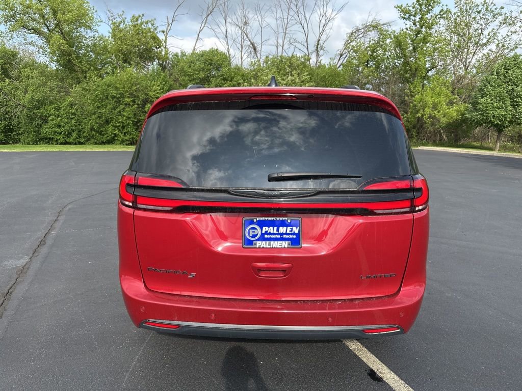 Certified 2025 Chrysler Pacifica Limited FWD image 4