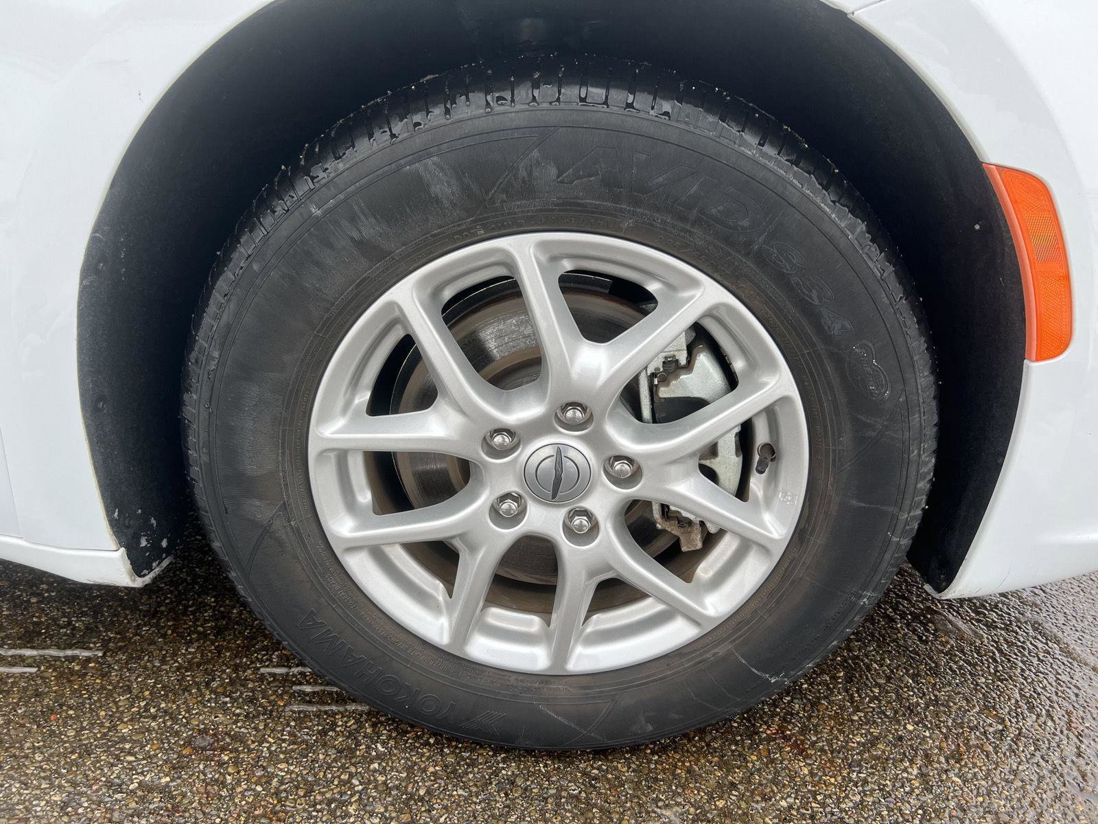 Used 2024 Chrysler Pacifica Touring-L image 40