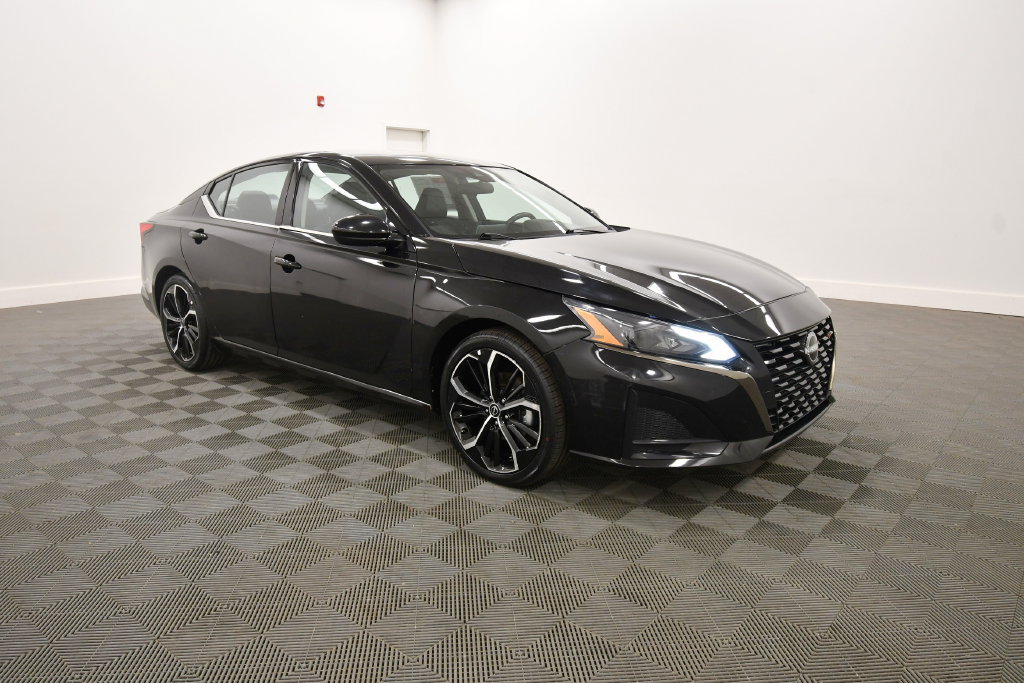 Used 2023 Nissan Altima 2.5 SR FWD image 10