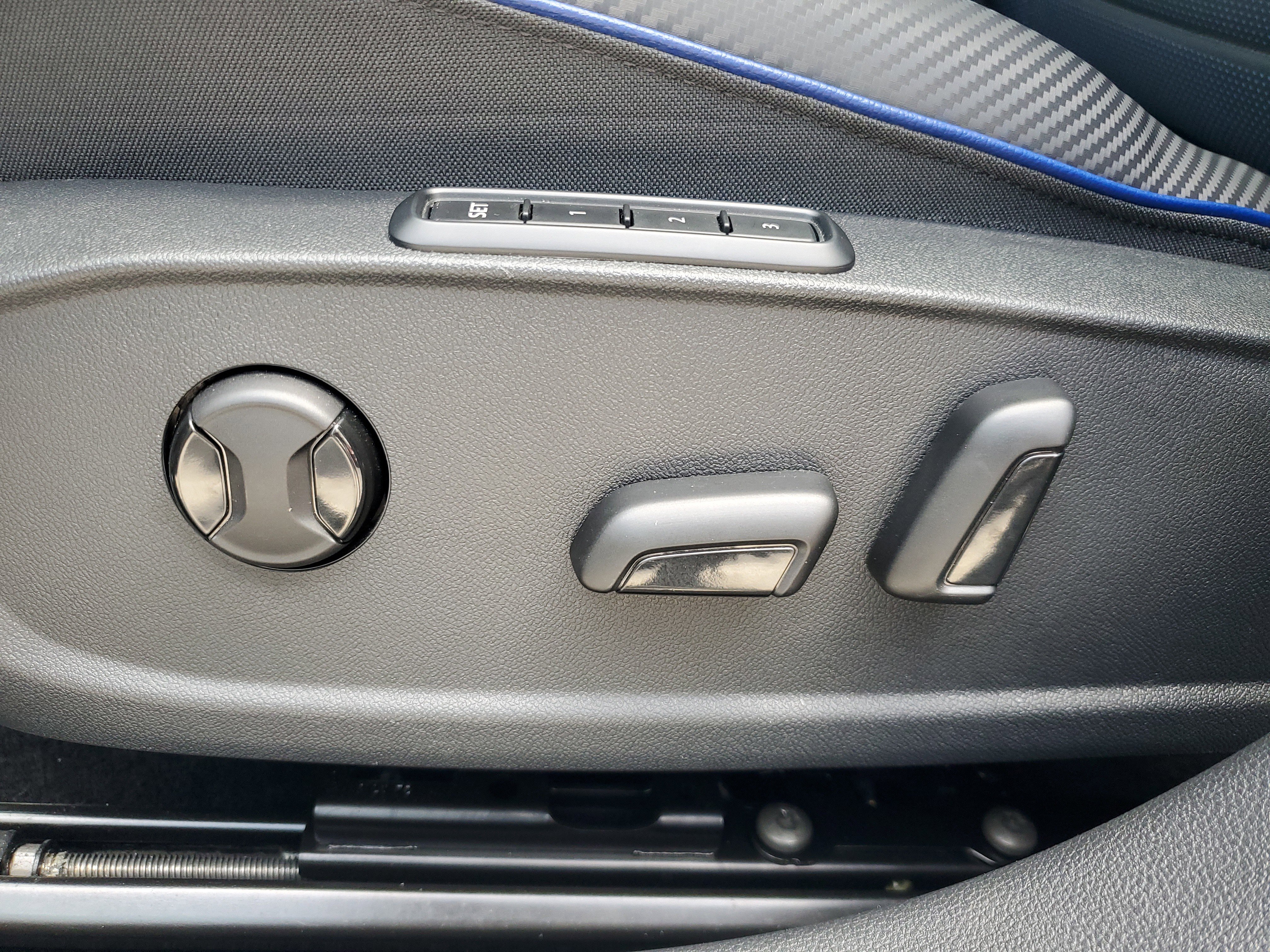 Used 2023 Volkswagen Golf R image 10