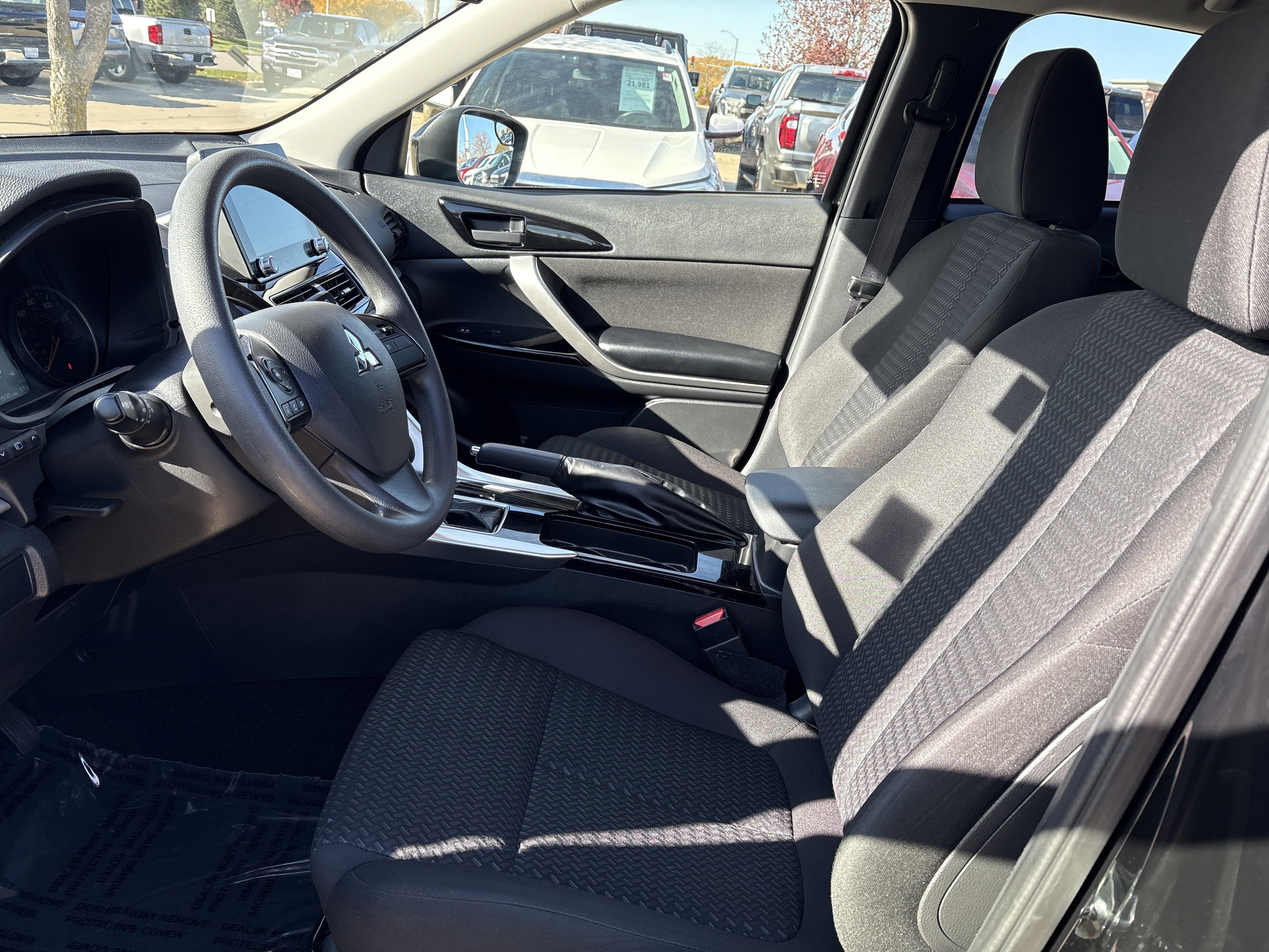 Used 2024 Mitsubishi Eclipse Cross LE image 9