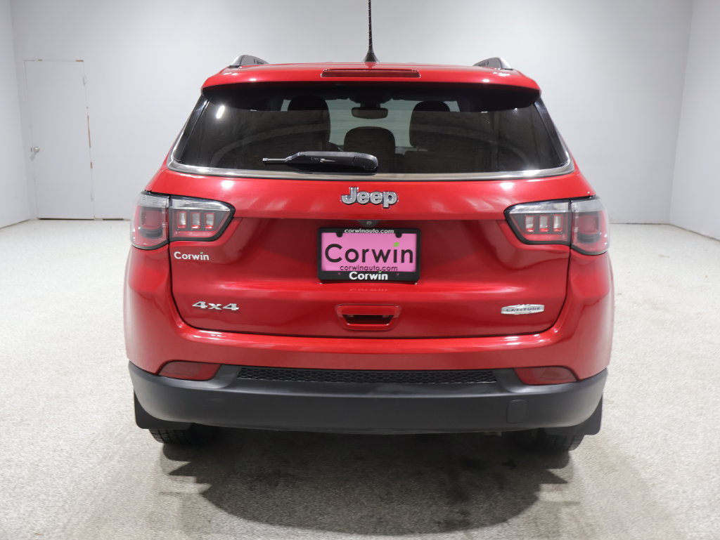 Used 2018 Jeep Compass Latitude w/ Popular Equipment Group AWD/4WD image 3