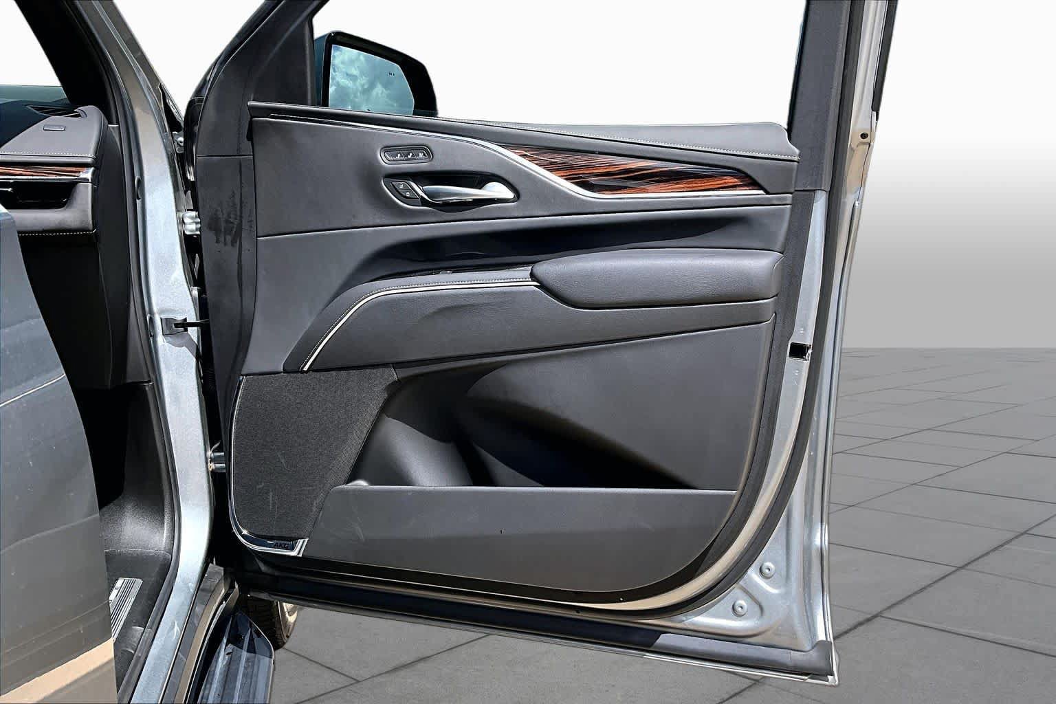 Used 2024 Cadillac Escalade Premium Luxury RWD image 21