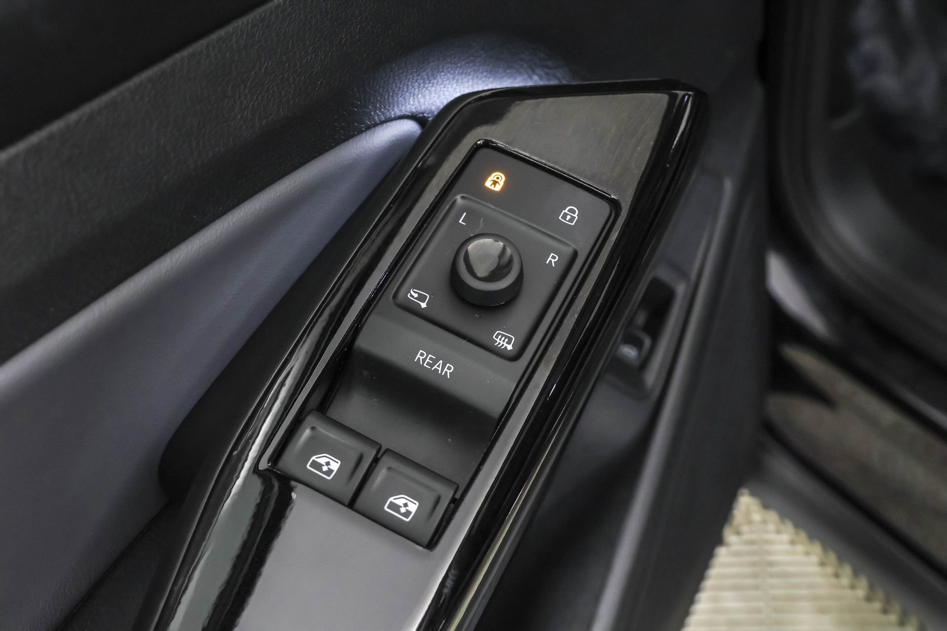 Used 2023 Volkswagen ID.4 Pro S Plus image 34