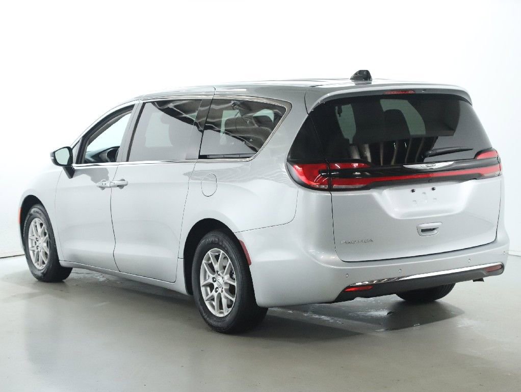 Used 2024 Chrysler Pacifica Touring-L image 40