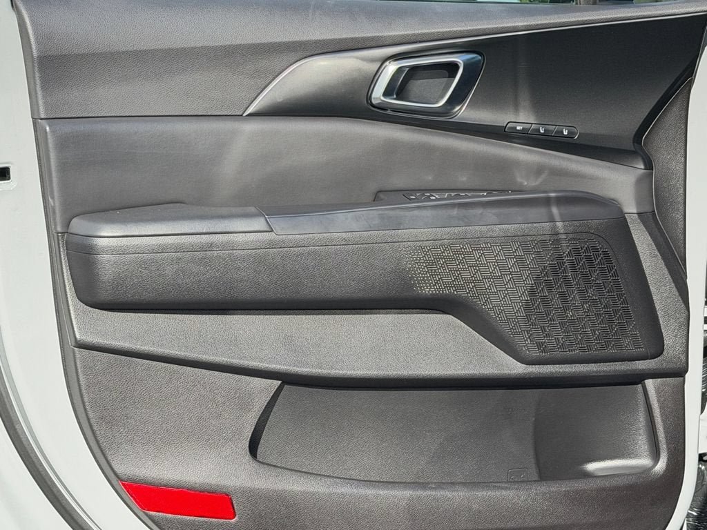 Used 2025 Kia Carnival SX w/ SX Dark Edition Package FWD image 20