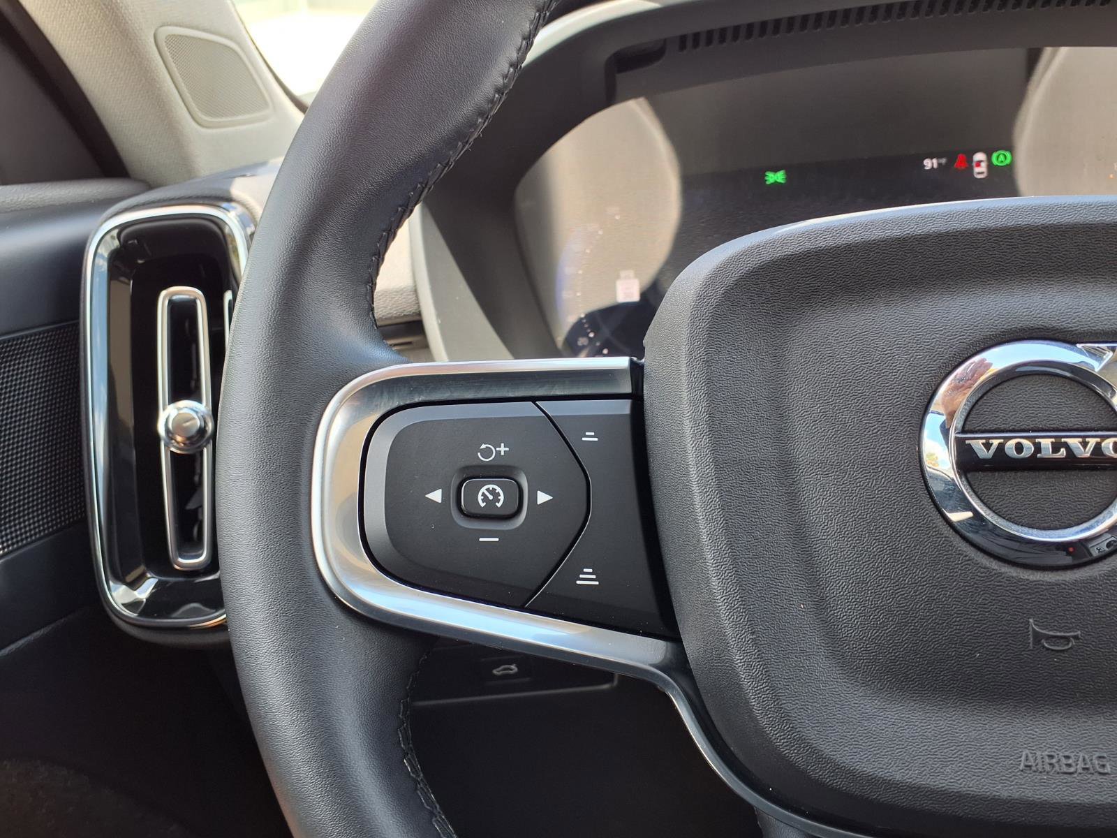 Certified 2025 Volvo XC40 B5 Core AWD/4WD image 29