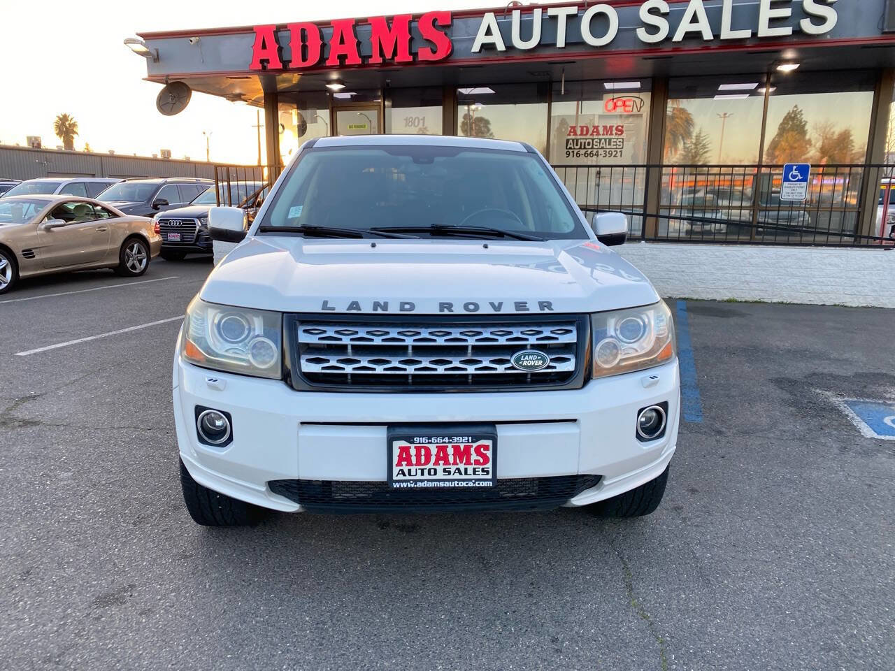 Used 2013 Land Rover LR2 HSE image 8