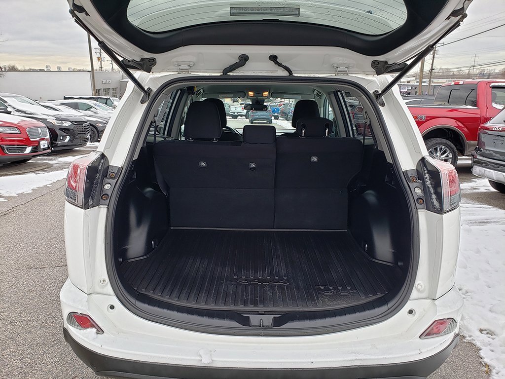 Used 2018 Toyota RAV4 LE image 16