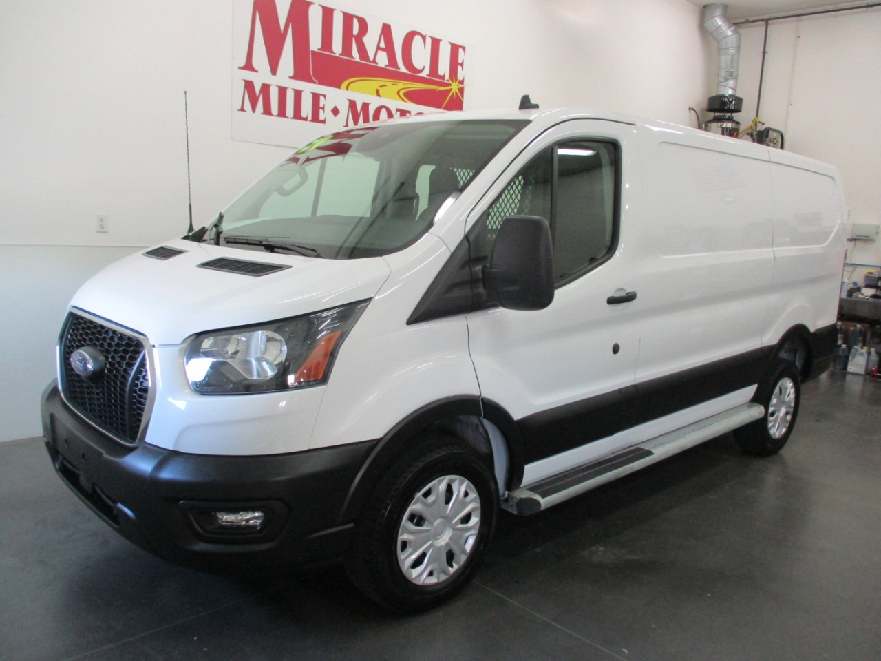 Used 2024 Ford Transit 250 Low Roof w/ Exterior Upgrade Package image 3