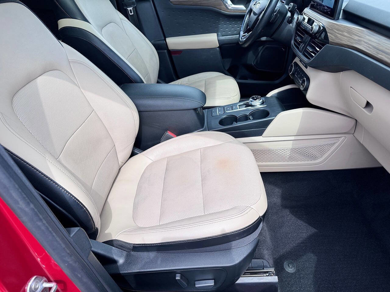 Used 2020 Ford Escape Titanium image 17