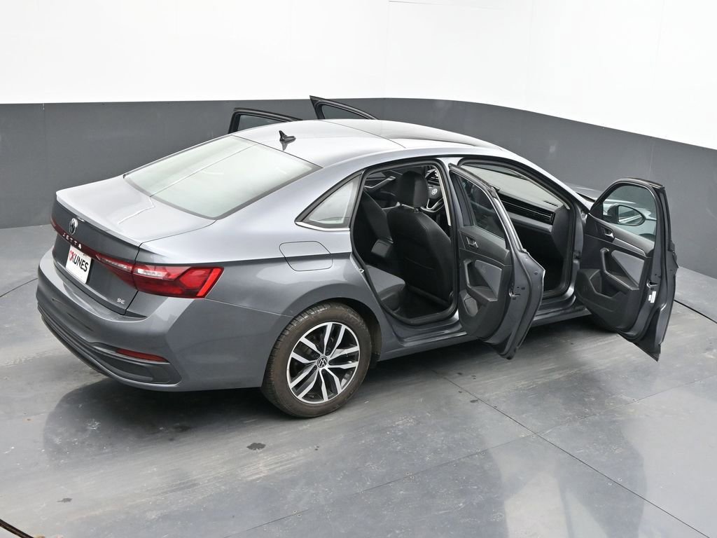 Used 2025 Volkswagen Jetta SE image 60