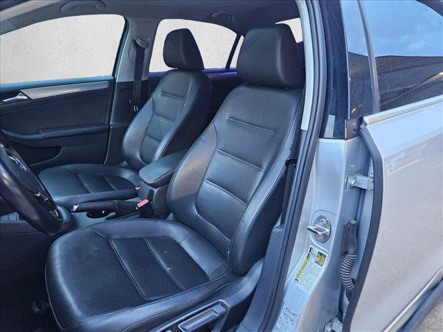 Used 2015 Volkswagen Jetta SE FWD image 14