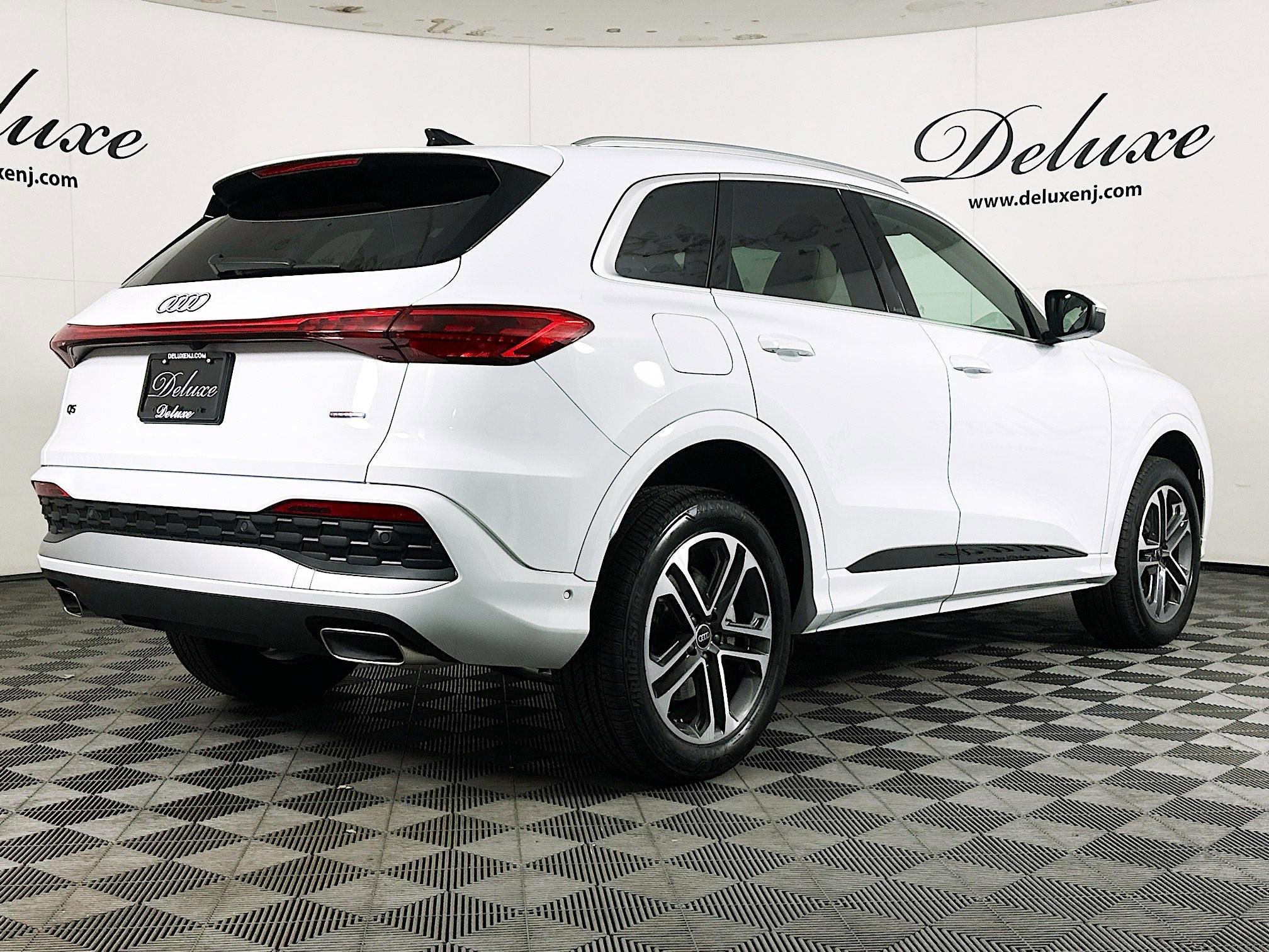 Used 2025 Audi Q5 Premium w/ Convenience Package image 6