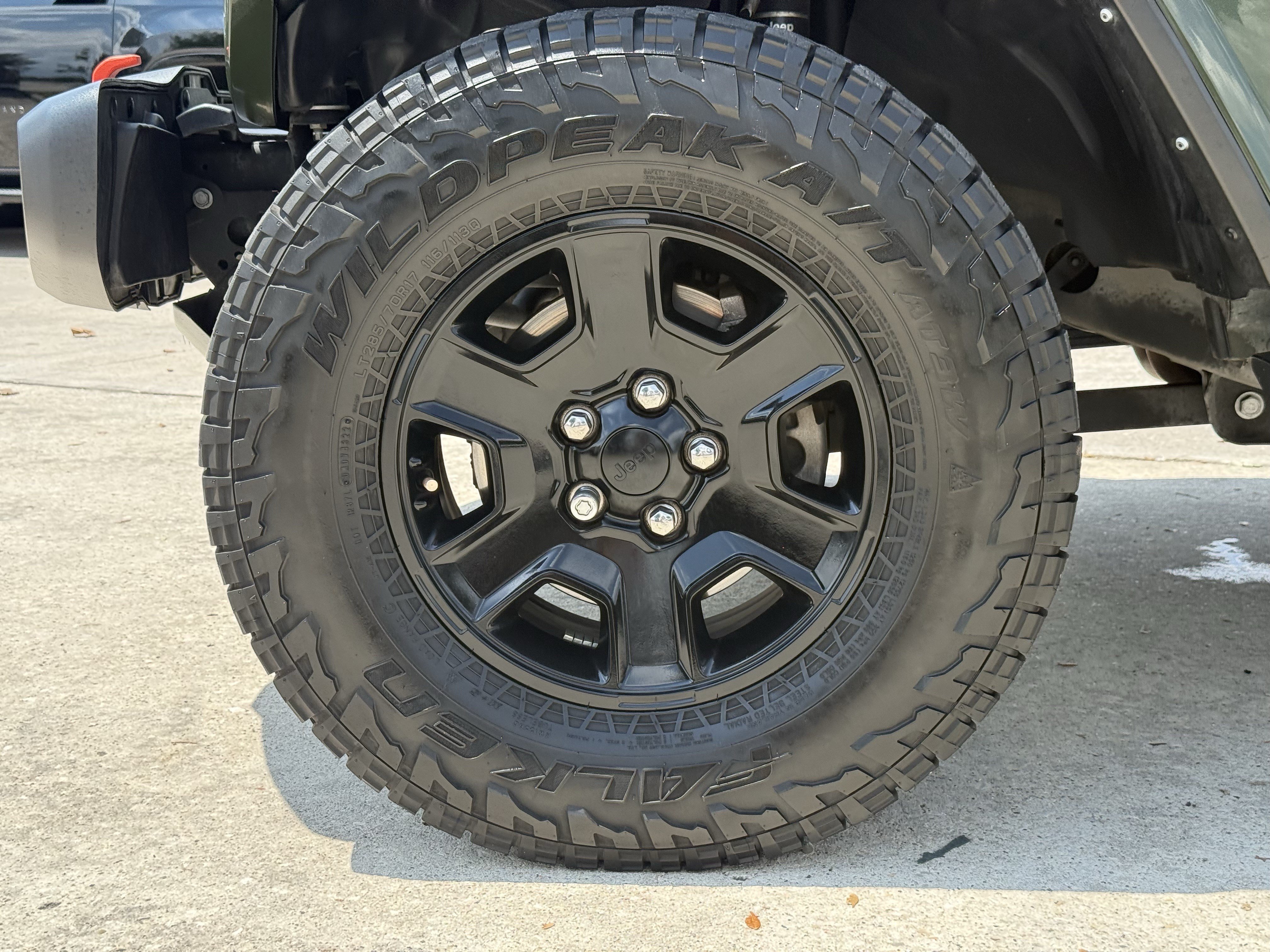 Used 2023 Jeep Gladiator Mojave w/ LED Lighting Group AWD/4WD image 13
