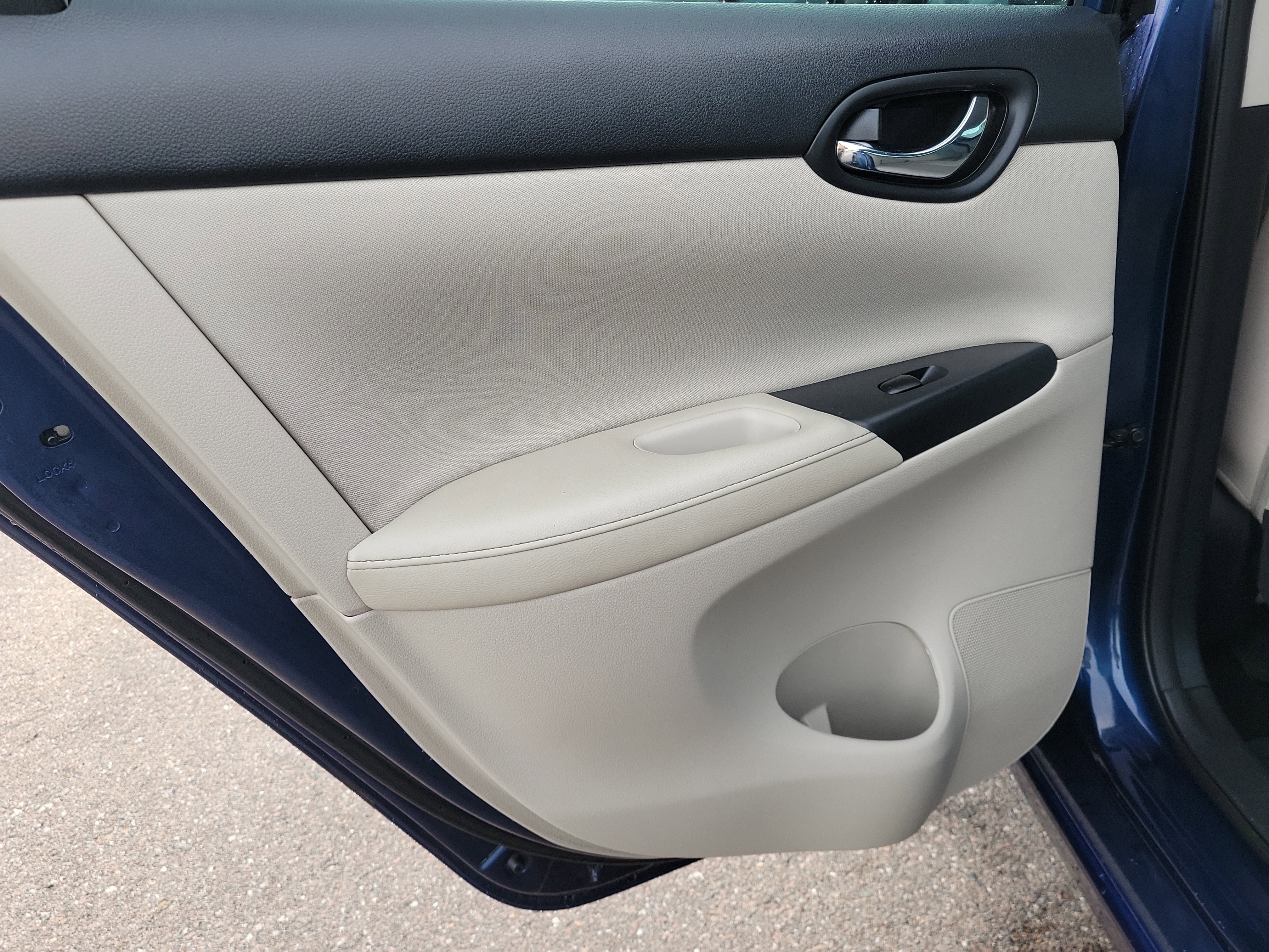 Used 2016 Nissan Sentra S image 10