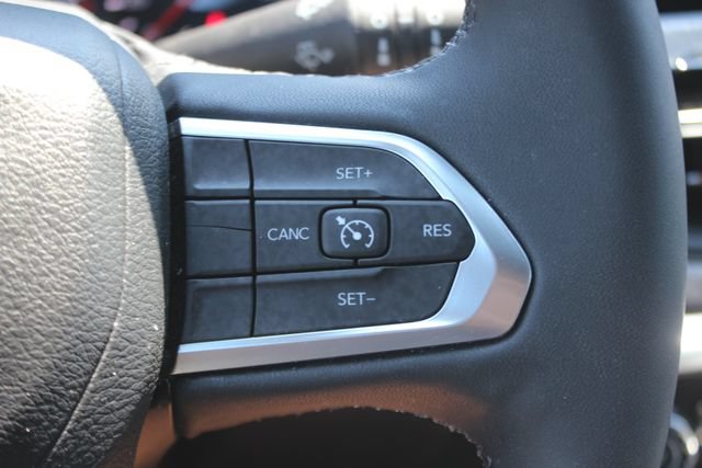 Used 2023 Jeep Compass Latitude AWD/4WD image 16