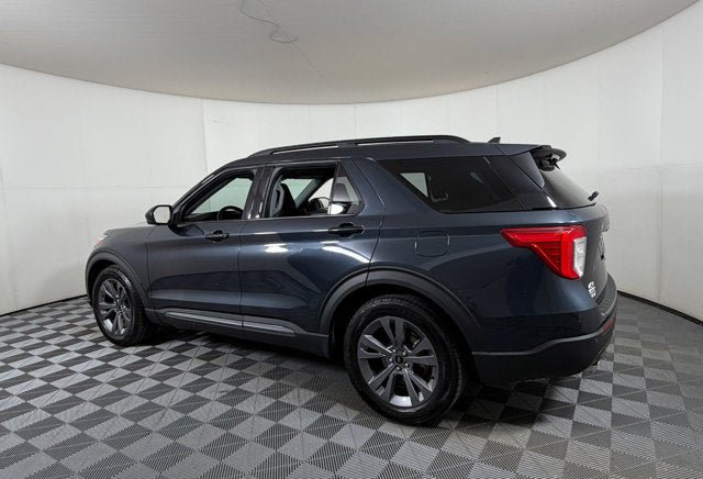 Used 2023 Ford Explorer XLT w/ Equipment Group 202A RWD image 3