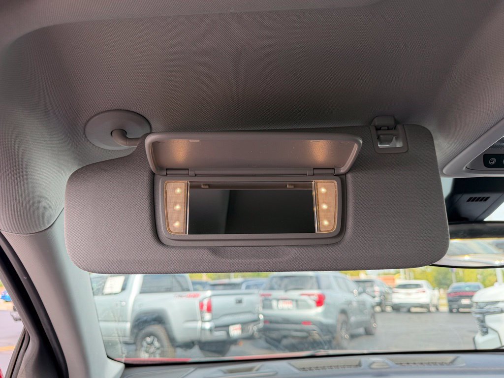 Used 2023 Chevrolet Equinox LT FWD image 29