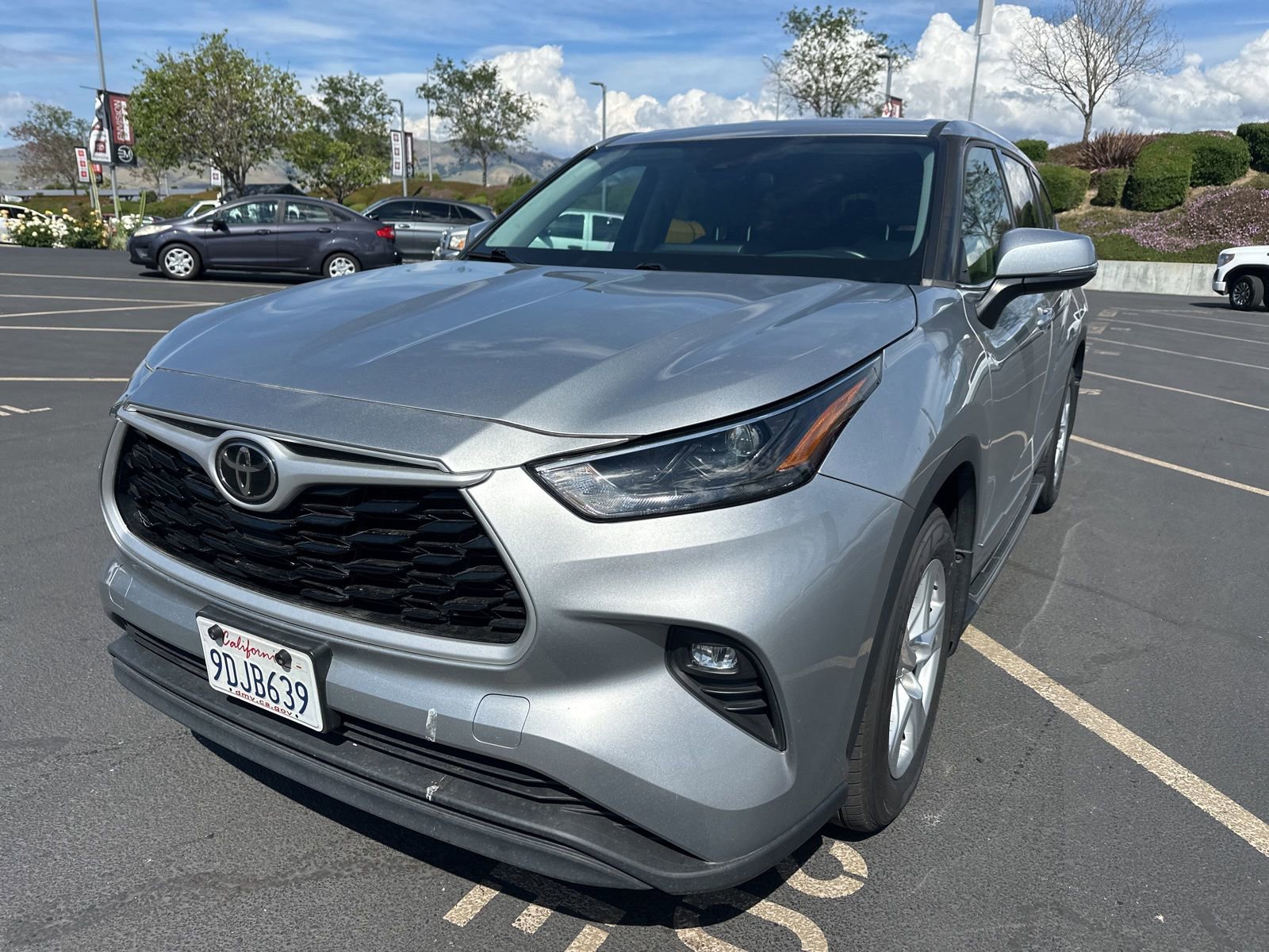 Used 2022 Toyota Highlander LE image 2