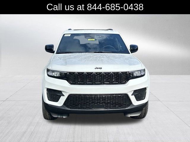 New 2025 Jeep Grand Cherokee Altitude image 2