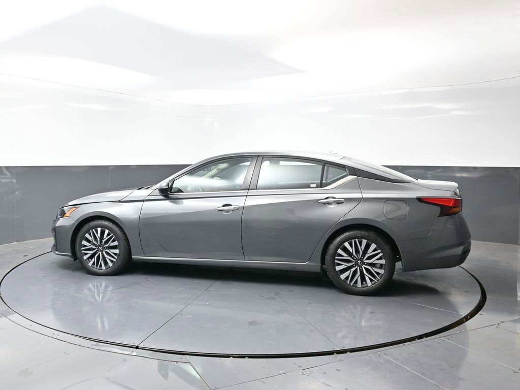 Used 2024 Nissan Altima 2.5 SV image 10