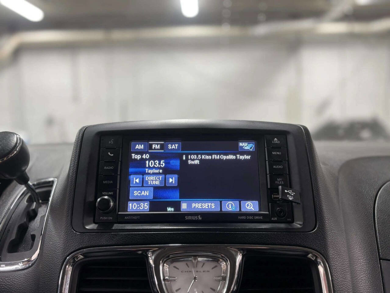 Used 2015 Chrysler Town & Country Touring-L w/ Driver Convenience Group image 26