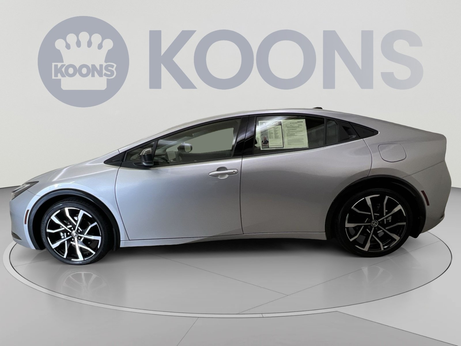 Used 2026 Toyota Prius Plug-In Hybrid FWD image 5