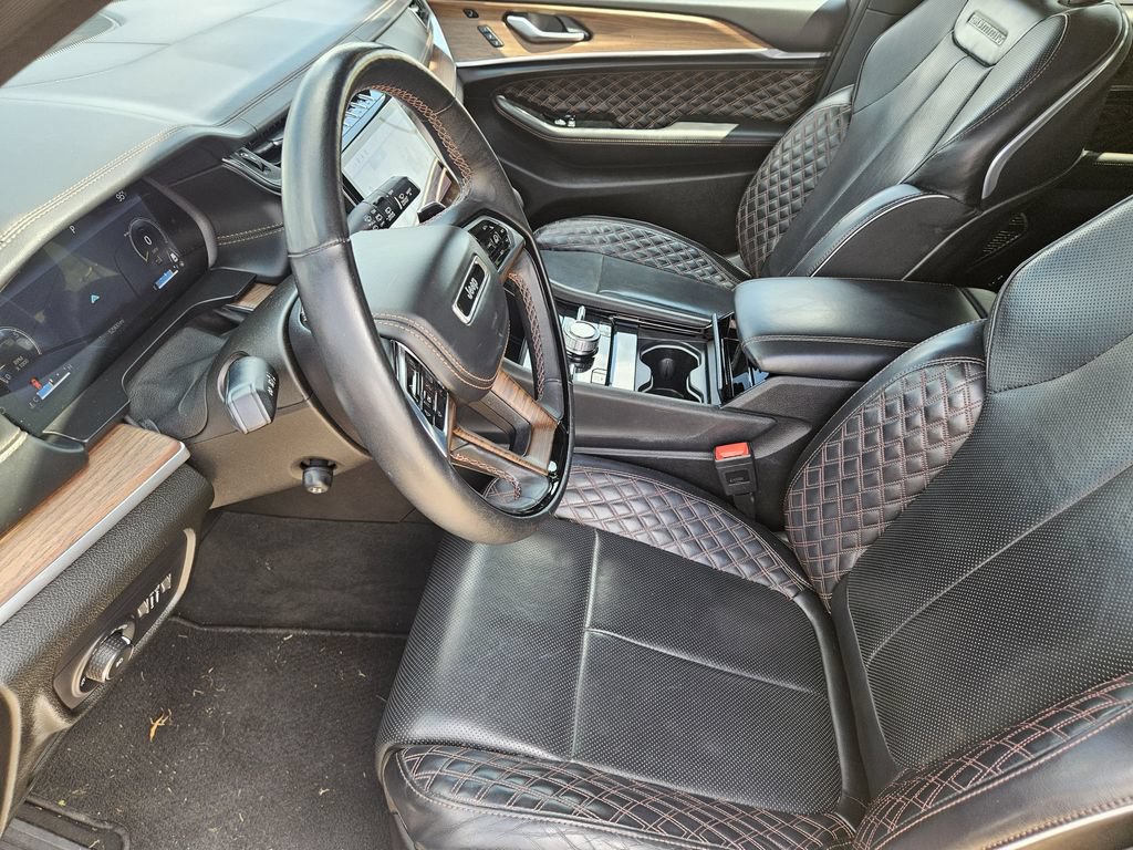 Used 2023 Jeep Grand Cherokee Summit w/ Luxury Tech Group V AWD/4WD image 19